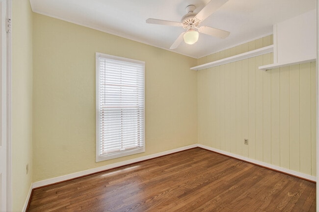 Building Photo - 817 N Palmway