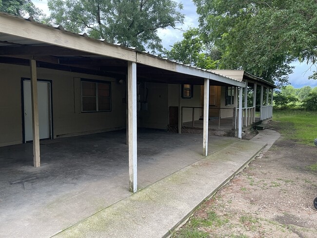 Building Photo - 499 Airport Rd
