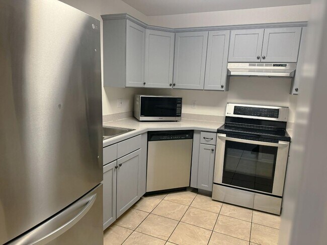 Building Photo - 975 S 250 W St