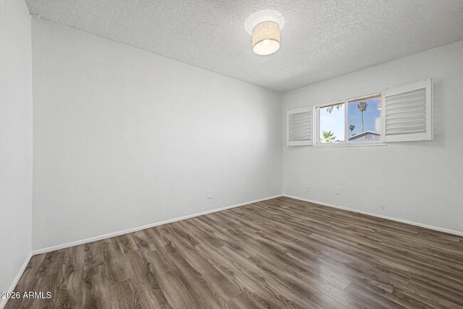 Building Photo - 830 S Dobson Rd