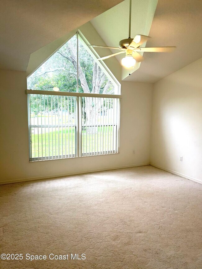 Building Photo - 729 Kenwood Cir