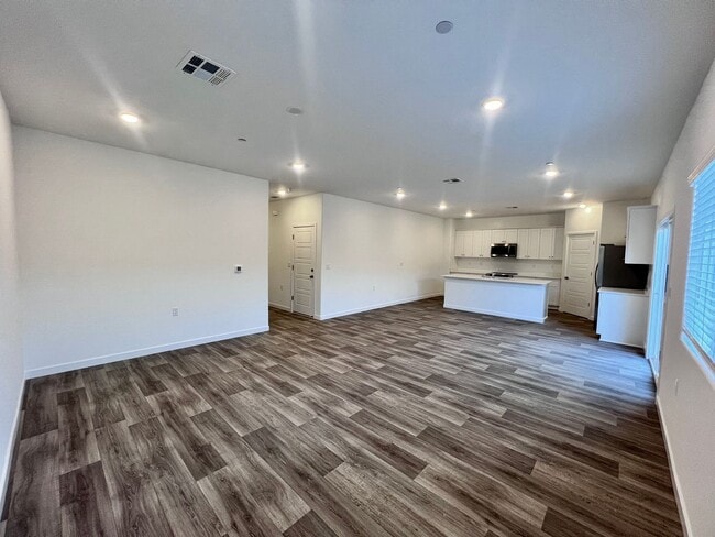 Building Photo - $3195.00 Ashlan & Highland, 5 Bedroom House - Buckingham Ave, Clovis - Solar Panels