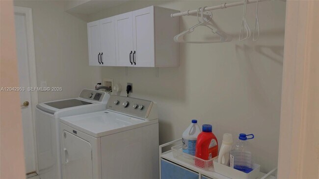 Building Photo - 165 Cypress Trce