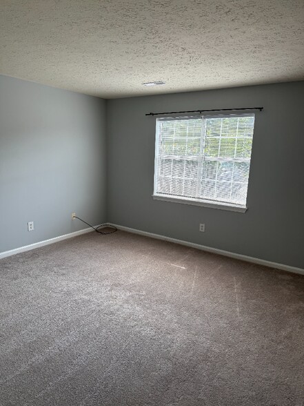 Building Photo - 53 Ferguson Dr