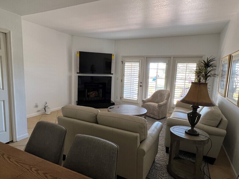 Building Photo - 6137 N 28th Pl