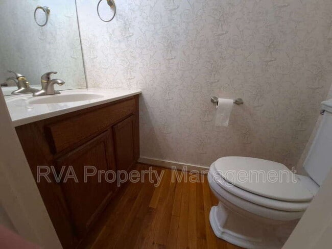 Building Photo - 6002 Oak Landing Dr