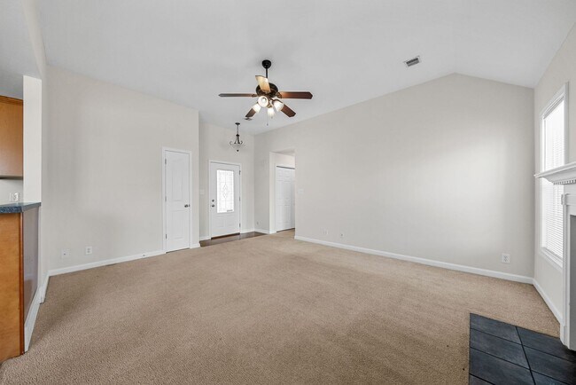 Building Photo - 3 Bedroom Home For Rent Near St. B Area!