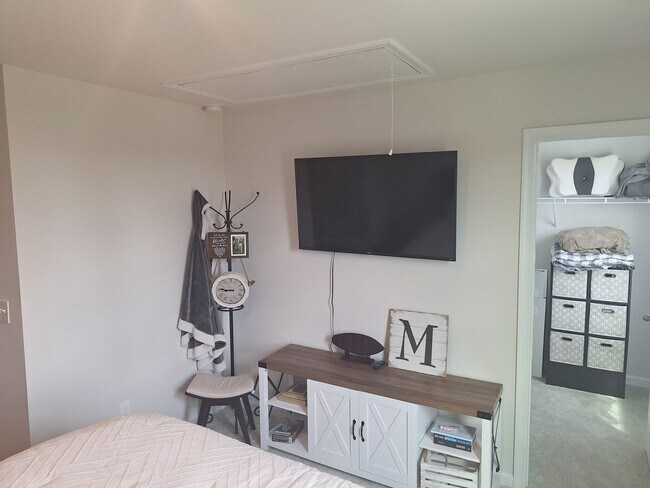 Building Photo - Outstanding Four Bedroom Home Less Than 10...