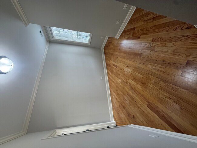 Building Photo - 2338 W Morse Ave