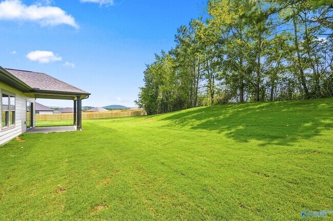 Building Photo - 7211 Holly Creek Dr SE