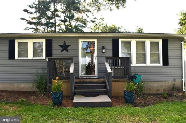 Building Photo - 6911 Old Beach Rd