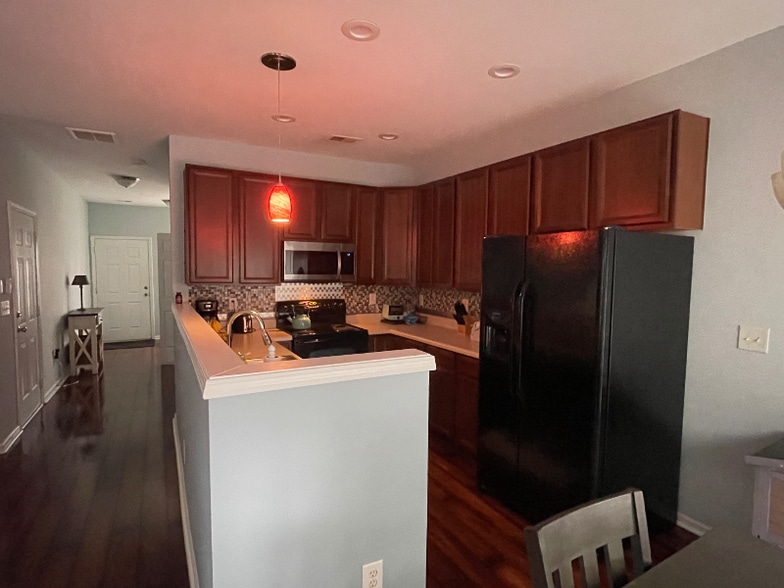 Building Photo - 15545 Stronvar House Ln