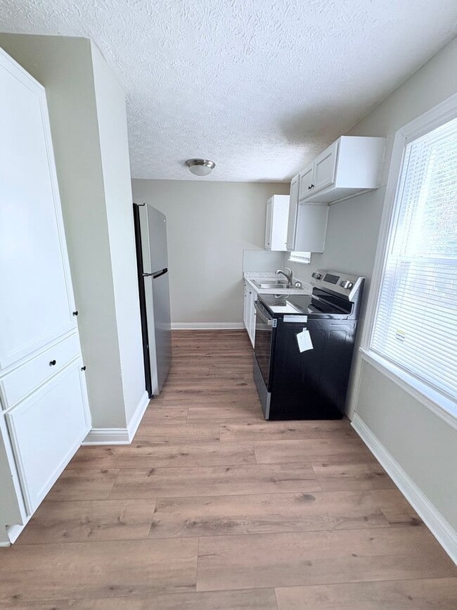 Building Photo - Remodeled 3BR 1BA Home w/ New Appliances • Large Fenced Backyard in Columbus