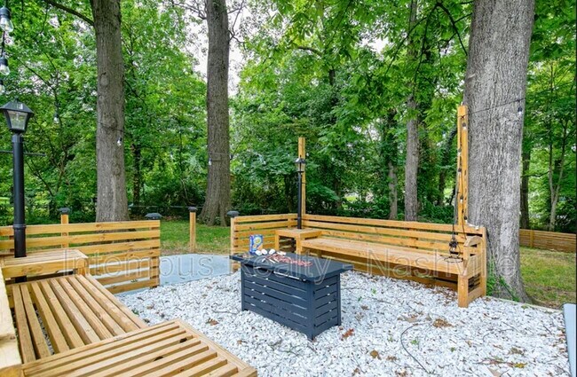 Building Photo - 840 Lemont Dr