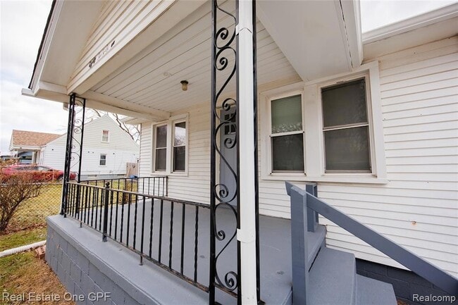 Building Photo - 8242 Maxwell Ave