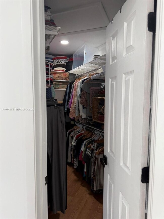 Building Photo - 2704 Pinewood Ct