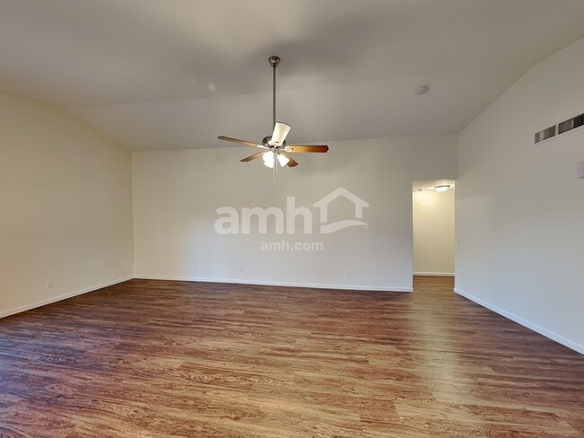 Building Photo - 3033 W Quail Ave