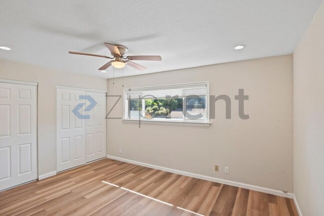 Building Photo - 2472 Camino de Jugar