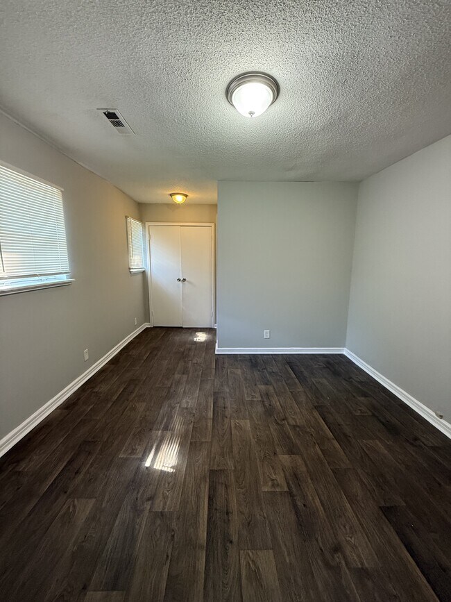 Building Photo - 3729 Maple Ave SW