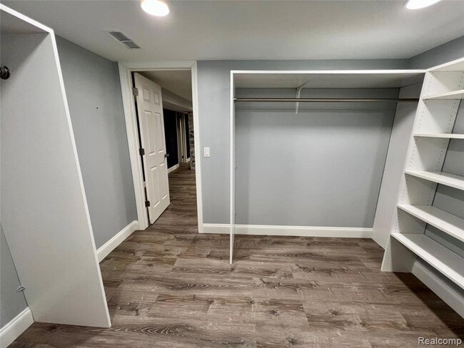 Building Photo - 9768 Lincoln Ct