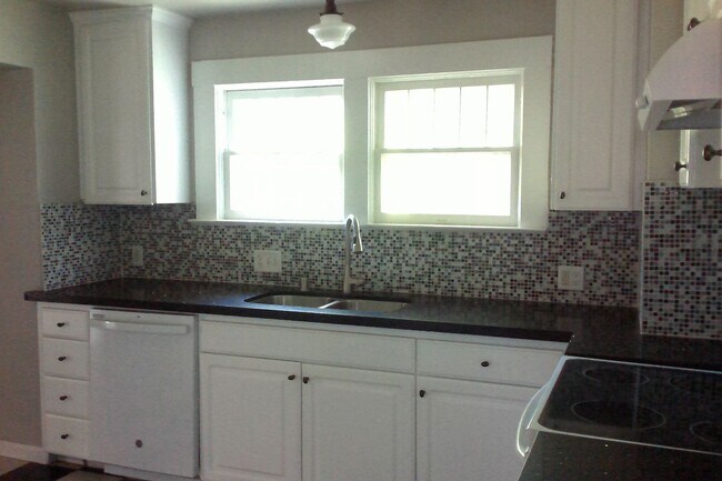 Building Photo - Charming 3 Bedroom house in Tower District