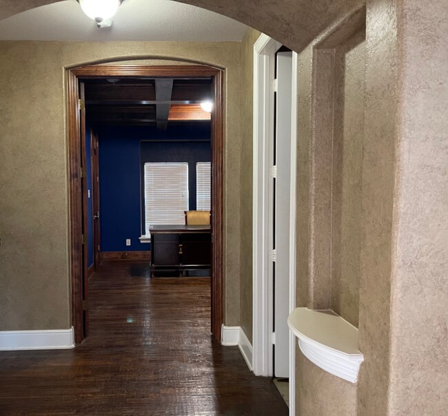 Building Photo - 4205 Lansbury Dr