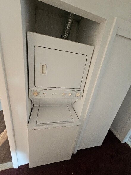 Building Photo - 136 Kane St