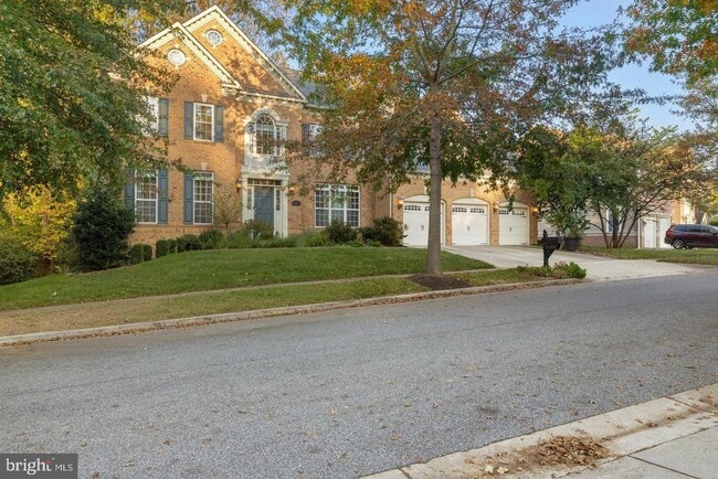 Building Photo - 15303 Glastonbury Way