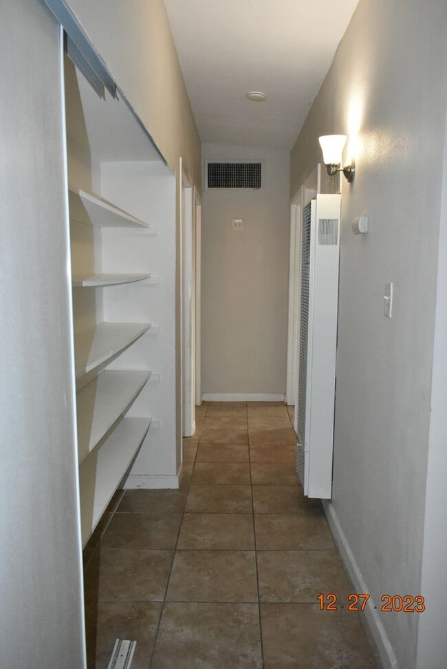 Building Photo - Modern Living in California City