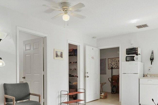 Building Photo - 2210 S 34th St