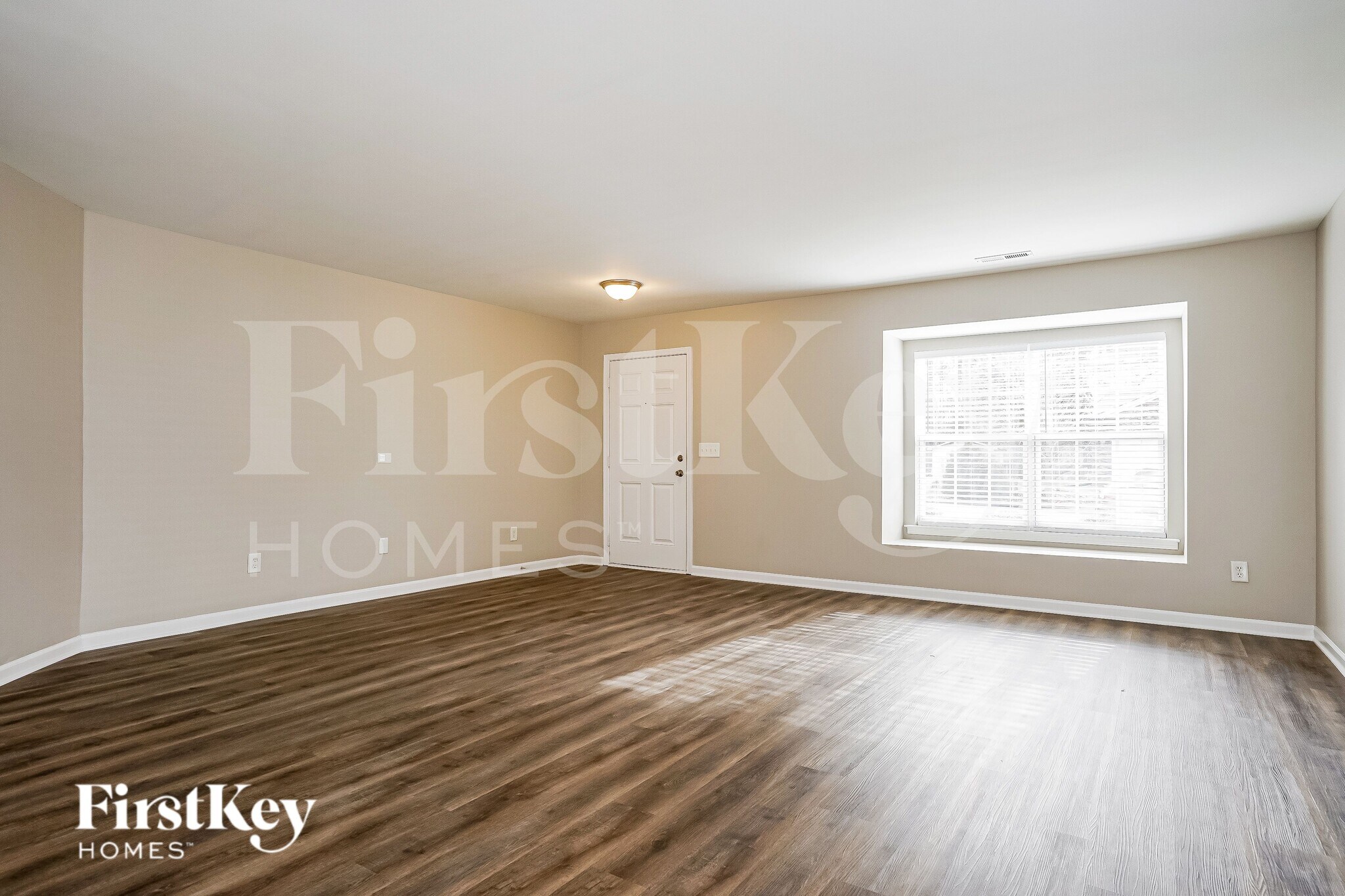 Building Photo - 204 Hillview Dr