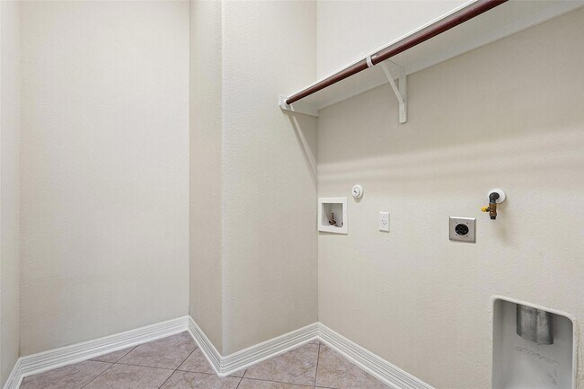 Building Photo - 8704 Old Corral Cove