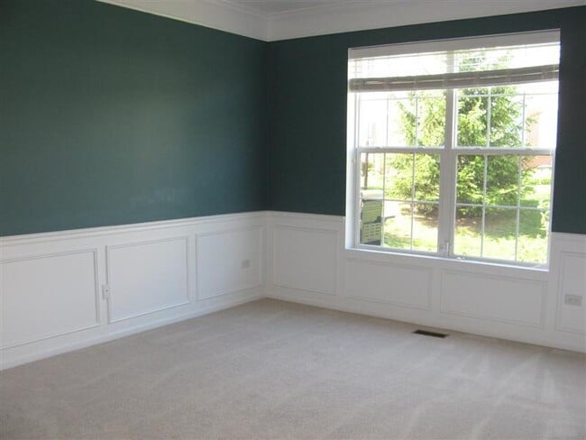 Building Photo - 24019 Walnut Cir