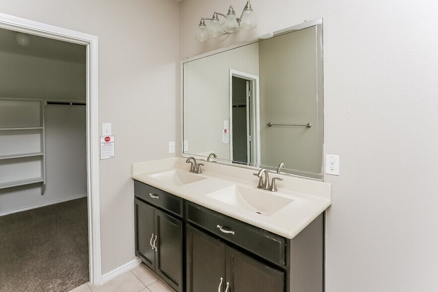 Building Photo - 14409 Mainstay Way