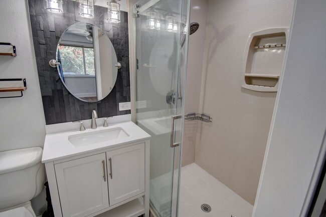Building Photo - Beautiful Estate in the Heart of the NE Heights
