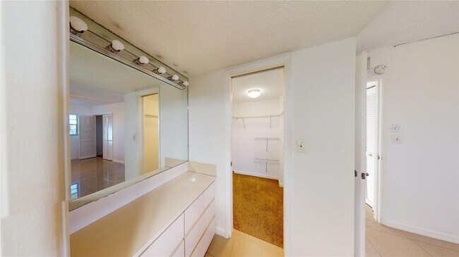 Building Photo - 3080 N Course Dr