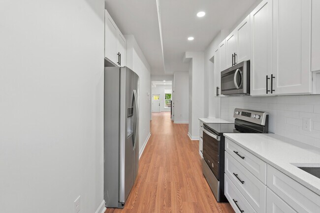 Building Photo - 324 E 23rd St