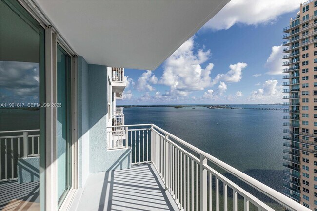 Building Photo - 1111 Brickell Bay Dr