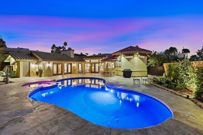 Building Photo - 10 Venus Dr