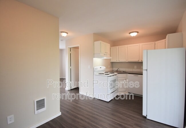 Building Photo - 738 NE 94th Ave