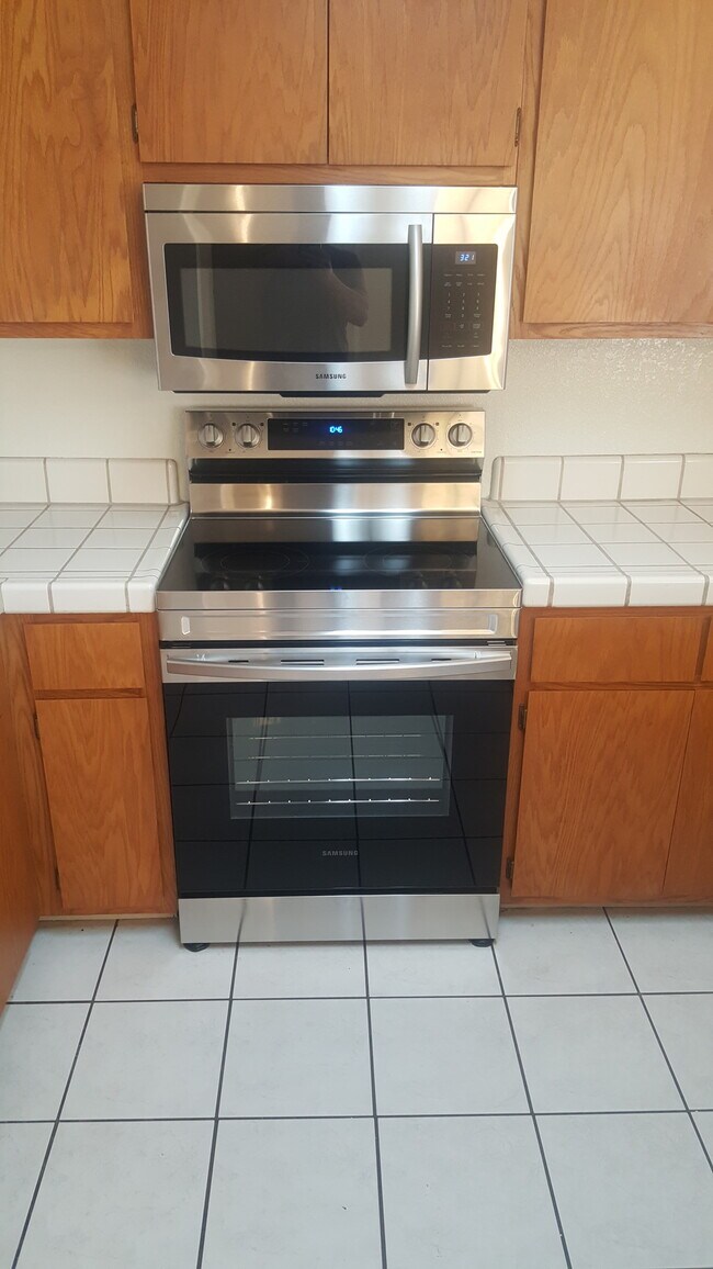 Primary Photo - 2504 N Walnut Rd