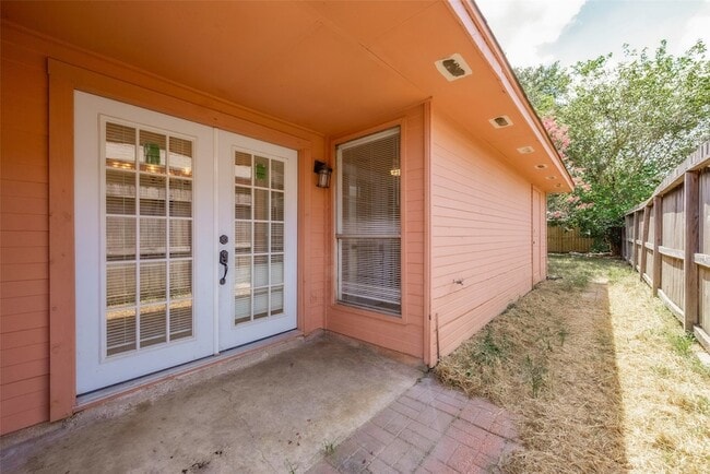 Building Photo - 11009 Crenchrus Ct