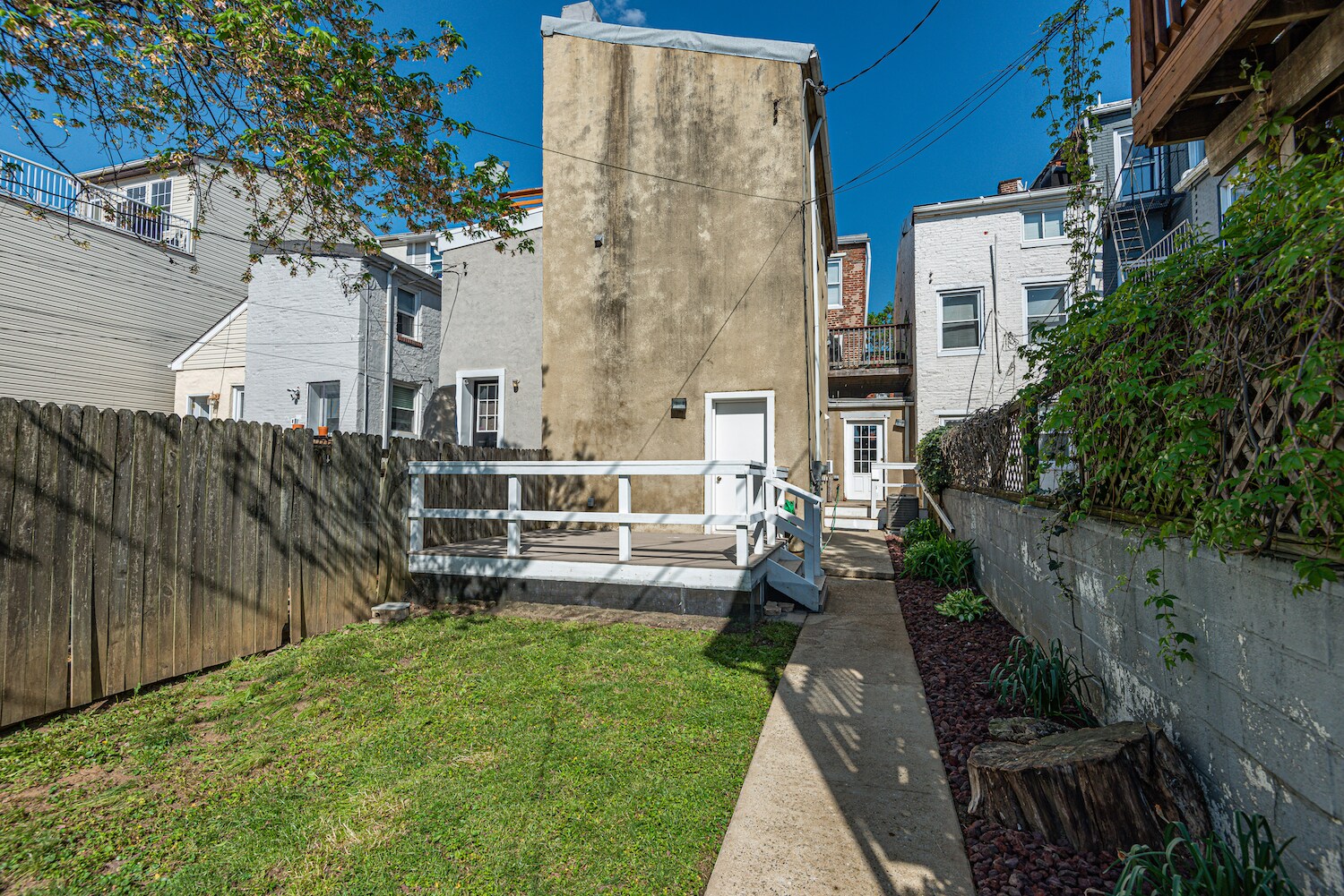 Building Photo - 1736 Light St