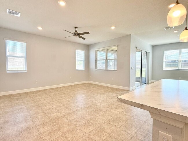 Building Photo - Lifestyle upgrade: Sleek 3Bedrooms/2Baths home in Leesburg’s Seasons at Hillside!