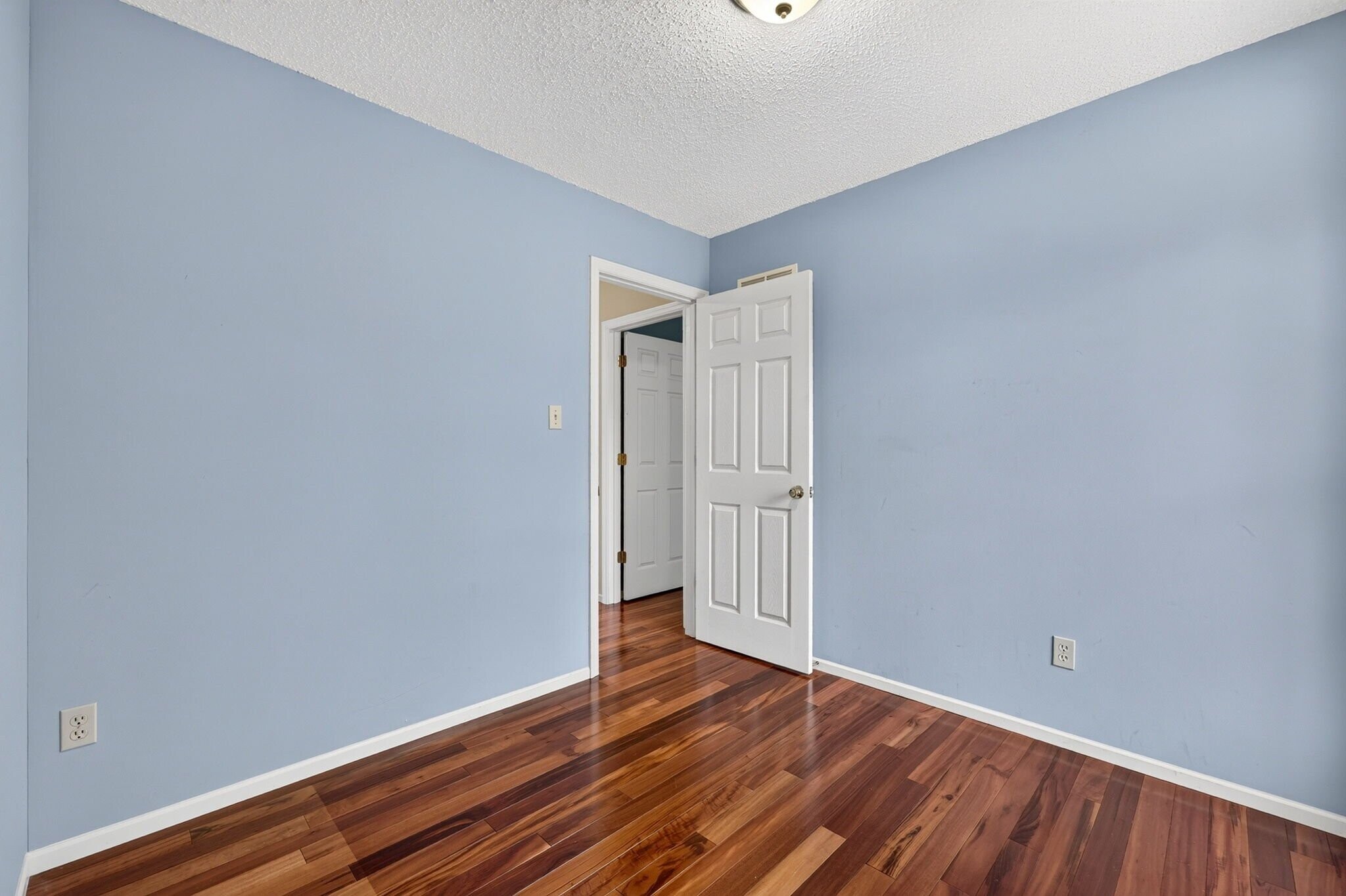 Building Photo - 2600 Northcliffe Dr