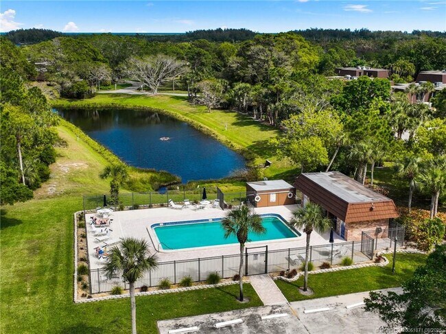 Building Photo - 5616 SE Riverboat Dr