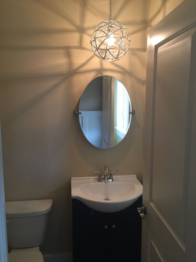 Building Photo - 3 bedroom 2 1/2 bath house for rent