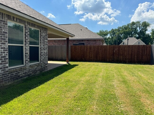 Building Photo - Like New Construction...WILLOW HEIGHTS-BENTON SCHOOLS