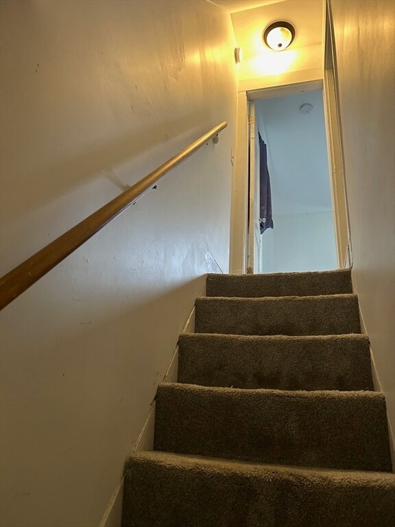 Building Photo - 10 Keyes St