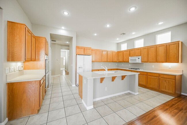 Building Photo - 2716 Thomasville Ave